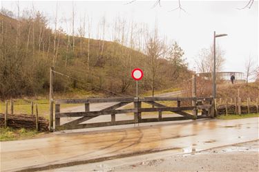 Hulpdiensten staan voor gesloten poort - Beringen