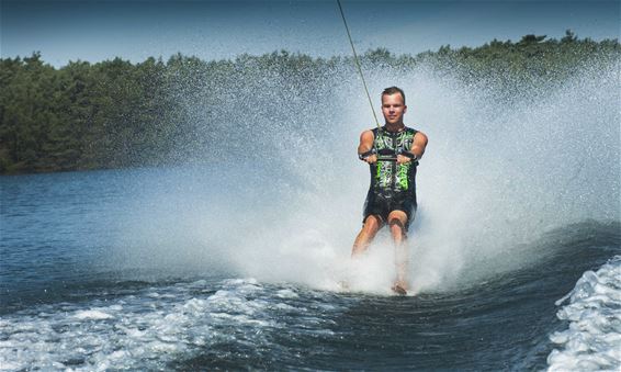 Ian van Reeth scoort (alweer) bij Barefoot Ski - Lommel