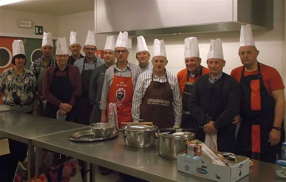 Iedereen geslaagd in de kookles - Peer