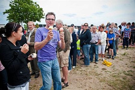 In de rij voor een ijsje - Lommel