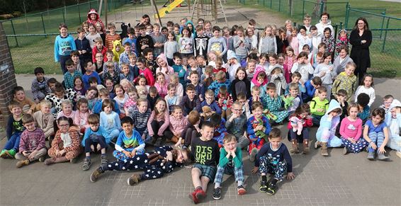 In pyjama naar school - Overpelt