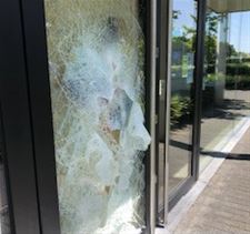 Inbraak bij brillenwinkel en tankstation - Beringen