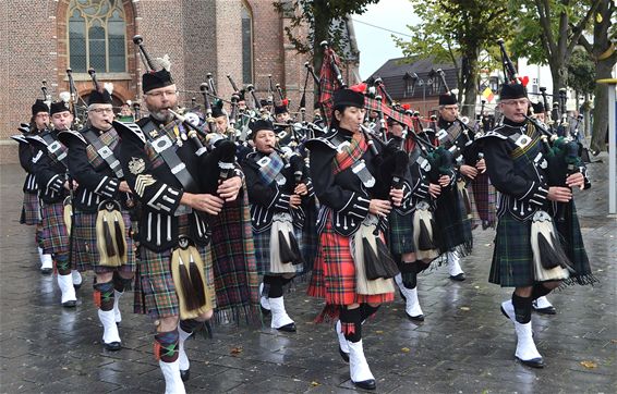 Indrukwekkende straatparade voor 'Taptoe' - Lommel