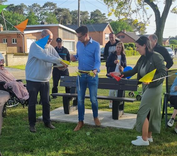Inhuldiging bankje en Dag van de buren - Beringen