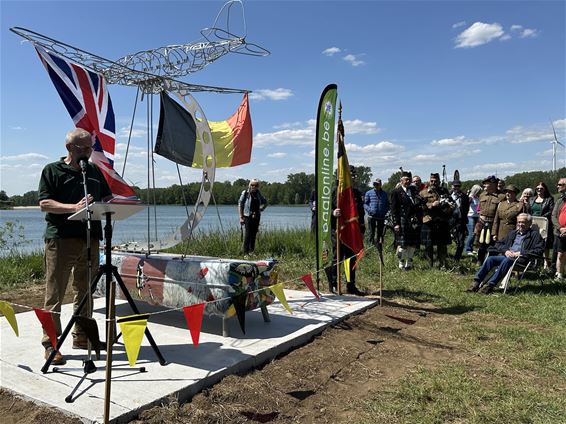 Inhuldiging monument neergestorte Dakota - Beringen