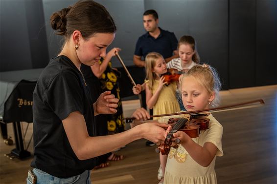 Instrumentenparade bij de Academie - Pelt