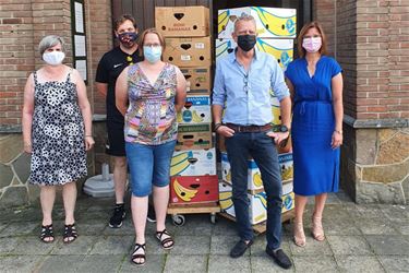 Inzamelactie boekentassen groot succes - Beringen