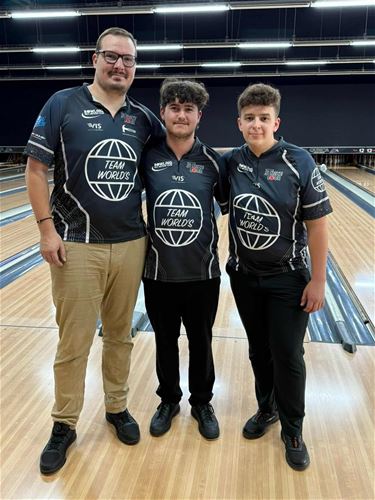 Jarne Carrasco-Martinez schittert in het bowling - Lommel