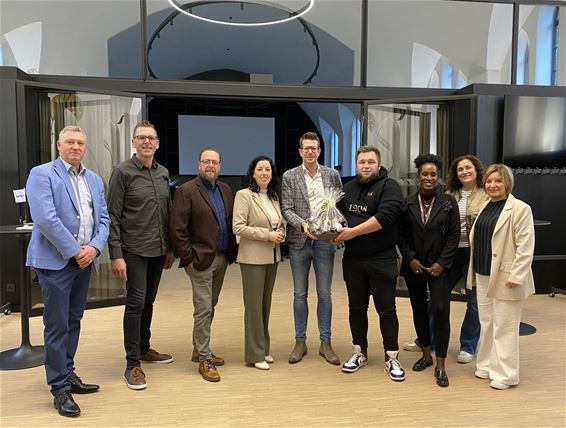 Jasper Mentens is 49.000ste inwoner - Beringen