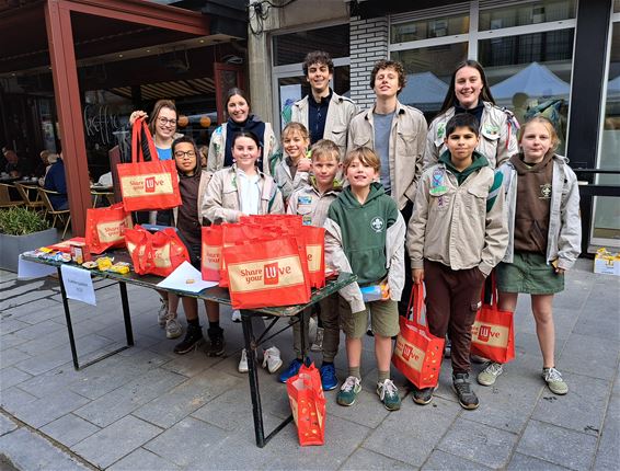 Jeugd op de markt - Pelt