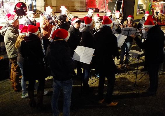 Jeugdharmonie en fanfare op de kerstmarkt - Hamont-Achel