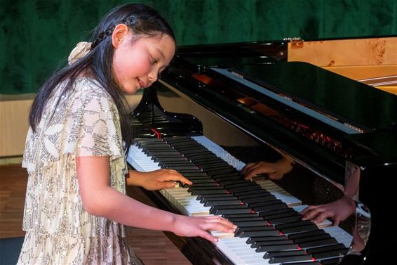 Jeugdige pianovirtuozen in de Adelberg - Lommel