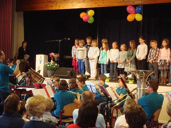 Jeugdorkest op en voor het podium - Lommel