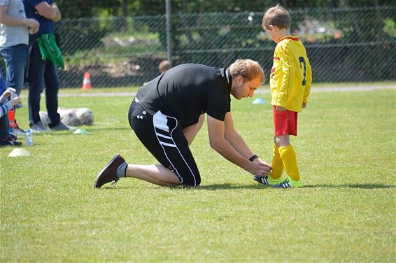 Jeugdvoetbaltornooi bij SV Breugel - Peer