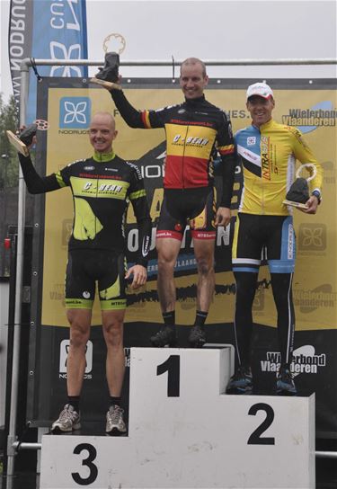 Jimmy Tielens op het podium in Beringen-Mijn - Beringen