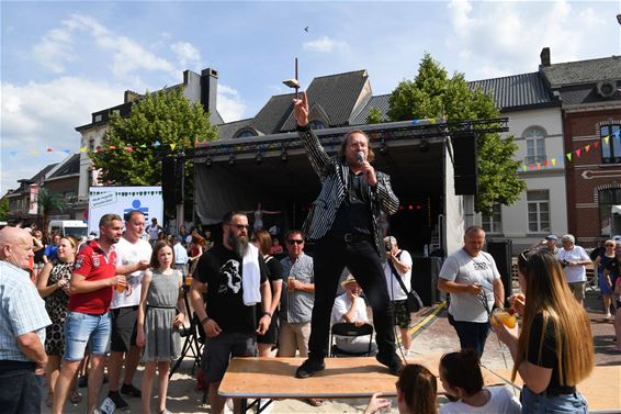 Joe Hardy sluit Beringen Beach swingend af - Beringen