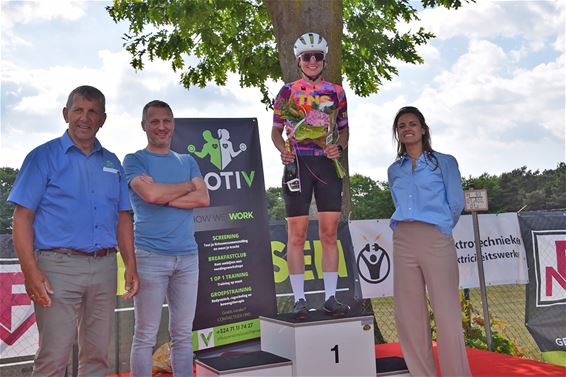 Jolien Vanendert wint kermiskoers op Holheide - Lommel