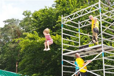 Jong en oud op post in 'Walk the Lyme' - Lommel & Hechtel-Eksel