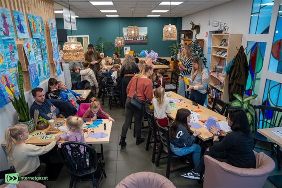 Jonge kunstenaars in Fietscafé Esmeralda - Peer