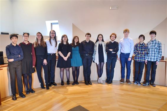 Jonge musici op het podium in het Raadhuis - Lommel