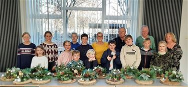 Jonge Tuinhierders leerden kerststukjes maken - Pelt