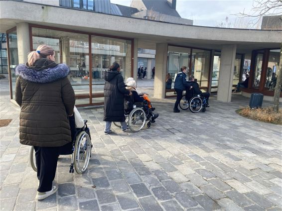 Jongeren Campus X plus helpen senioren Ploegdries - Lommel