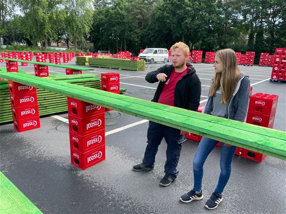 Jongeren Club 9 bouwen aan de langste toog - Beringen