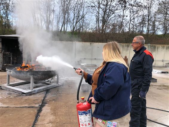 Jongeren leren branden blussen - Beringen