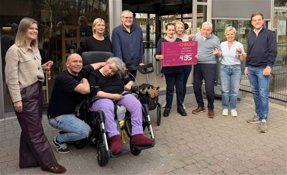 JUGE schenkt 495 € aan De Klimroos - Pelt