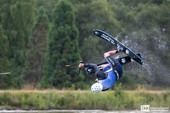 Jump the Night Away bij Lommel Ski - Lommel