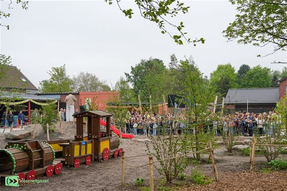 Jury Openbaargroen Awards bezoekt De Dommelbrug - Peer