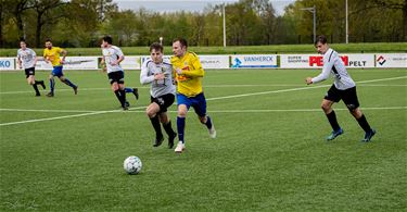 Kadijk SK B wint van Esperanza Pelt B - Pelt