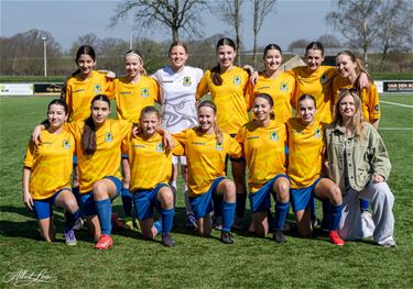 Kadijk U16-meisjes strijden moedig tegen leider - Pelt