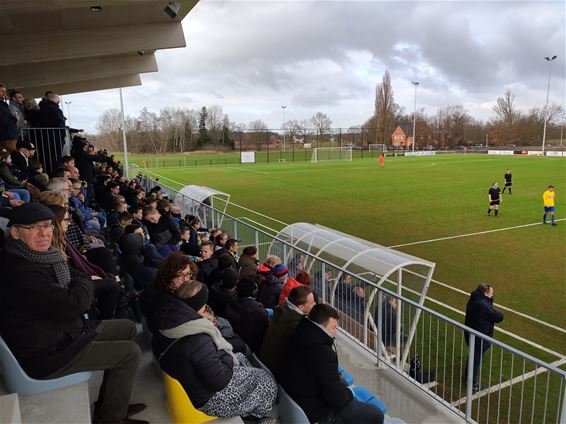 Kadijk wint eerste match in nieuw stadion - Pelt