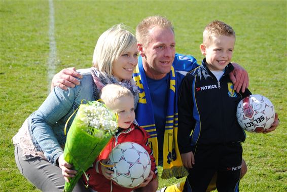 Kadijk zette Kevin Hendrickx in de bloemen - Overpelt