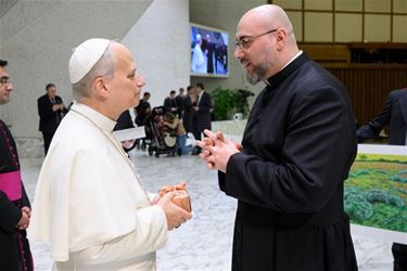 Bree - Kapelaan Loperfido bij de paus