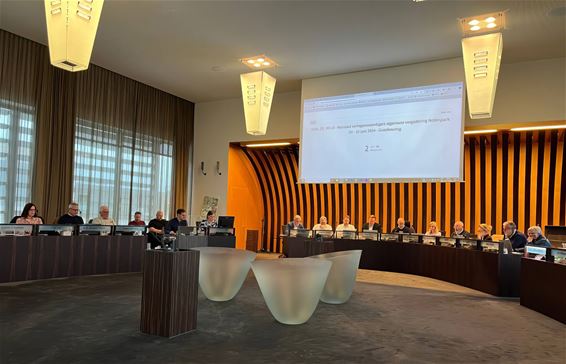 Karel Wieërs verlaat de raadszaal na discussie - Lommel