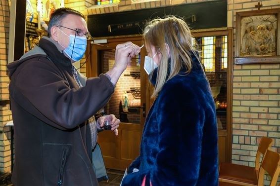 Katholieke gelovigen doen boete op Aswoensdag - Beringen