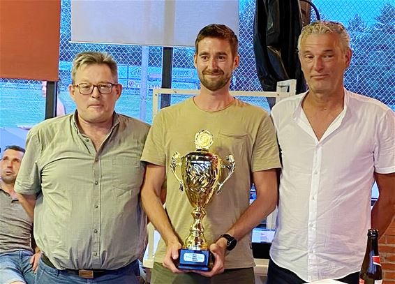 Kattenbos wint schaal van Lommel - Lommel