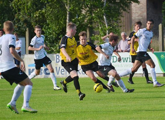 Keeper Lutlommel in schietkraam tegen United - Lommel