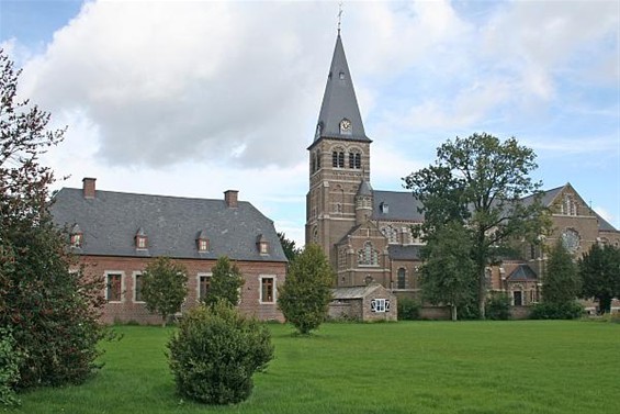 Kerk, pastorij en klooster definitief beschermd - Overpelt
