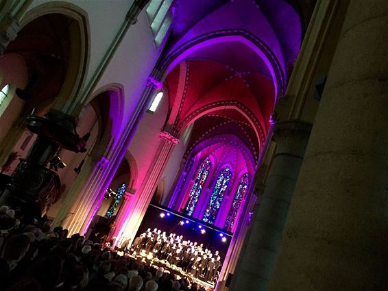 Kerk vol voor Requiem - Neerpelt