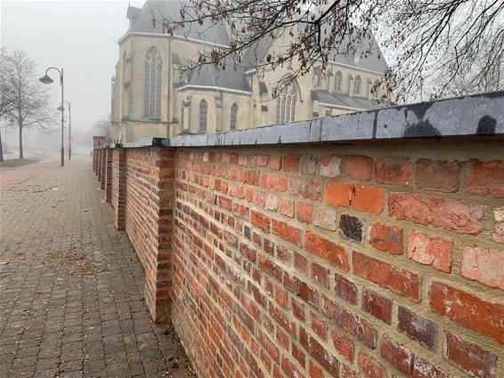 Kerkhofmuur Kleine-Brogel wordt gerenoveerd - Peer