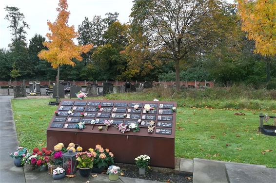 Kerkhoven in mooie herfstkleuren - Beringen