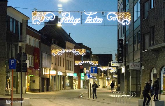 Kerkstraat alvast in feeststemming - Lommel