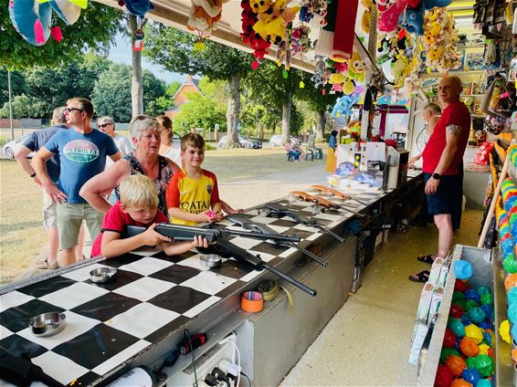 Kermis Stal: schot in de roos - Beringen