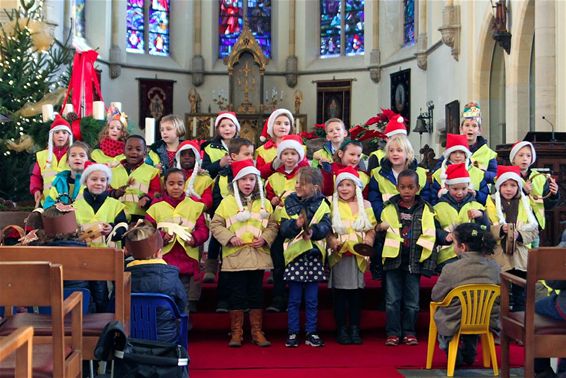 Kerstfeest in de kerk voor de hele school - Neerpelt
