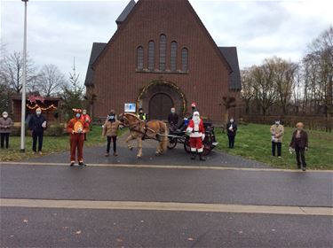 Kerstman bezoekt koorleden - Beringen