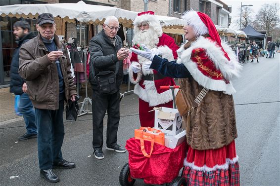 Kerstman op markt Beverlo - Beringen