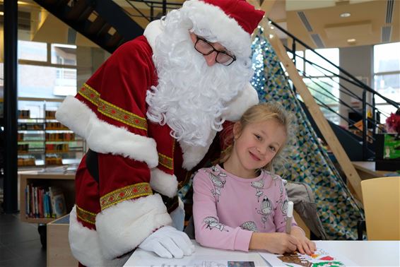 Kerstman te gast in de bibliotheek - Beringen